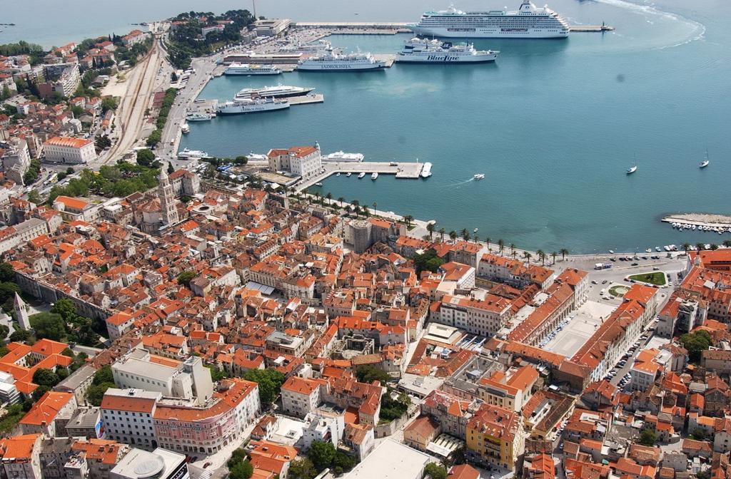 Split Luxury Oasis Apartment Bilik gambar